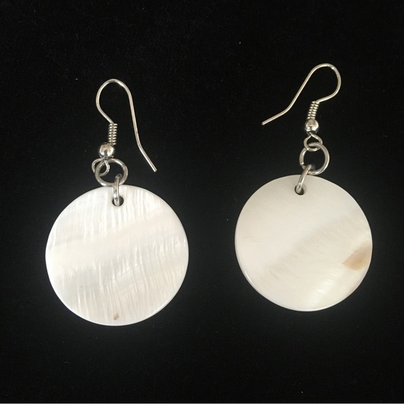 unknown Jewelry - Vintage Circle Shell Dangle Earrings